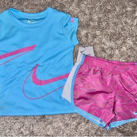 Nike Youth Blue and Pink Sports Outfit - Picture 1 of 1